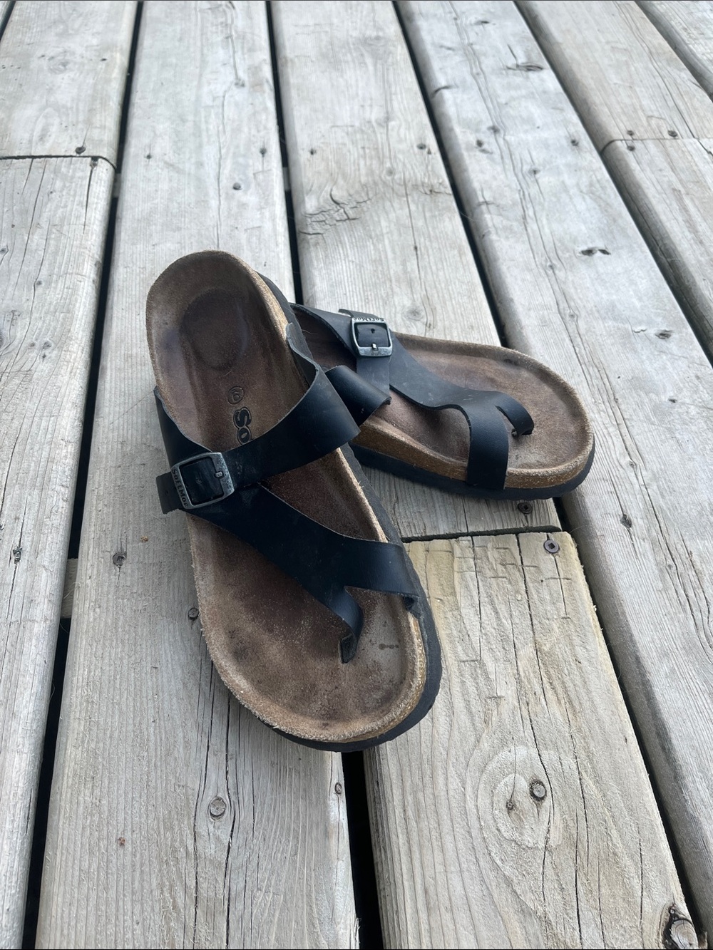 SoftMoc Black Buckle Toe-Loop Sandals Size 9